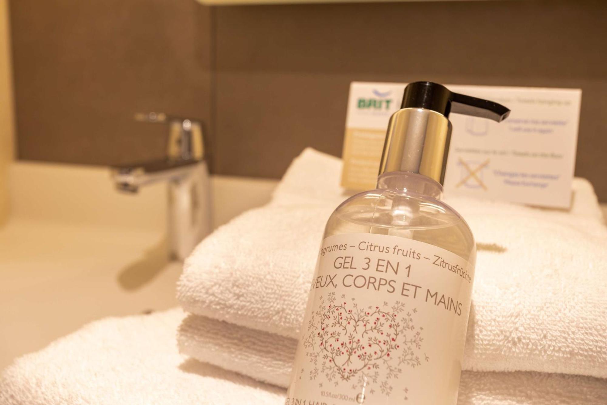 Brit Hotel Ploermel - Hotel De L'Hippodrome 外观 照片