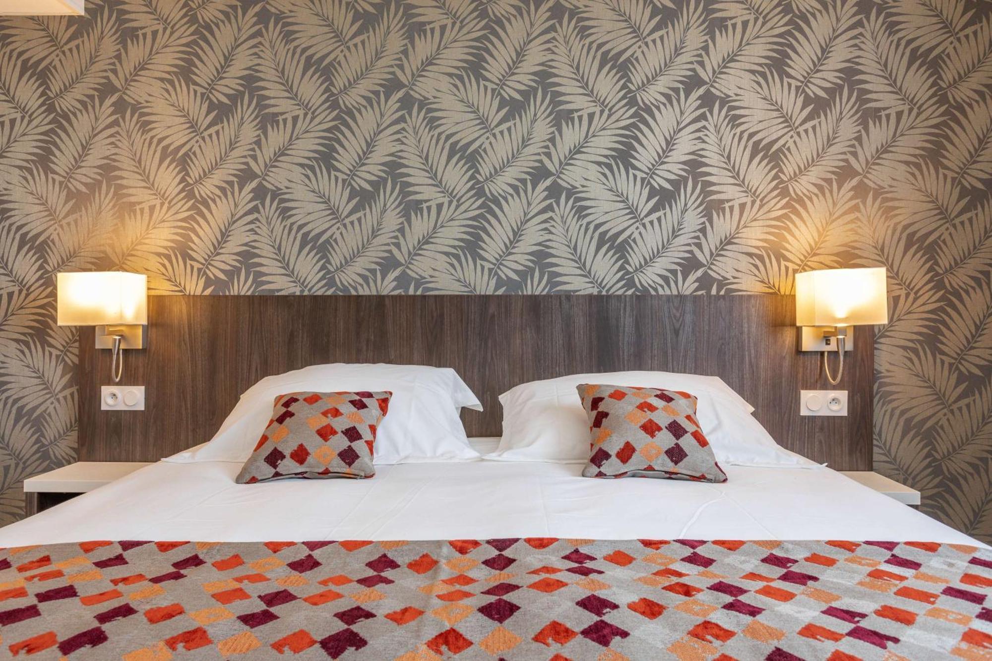 Brit Hotel Ploermel - Hotel De L'Hippodrome 外观 照片
