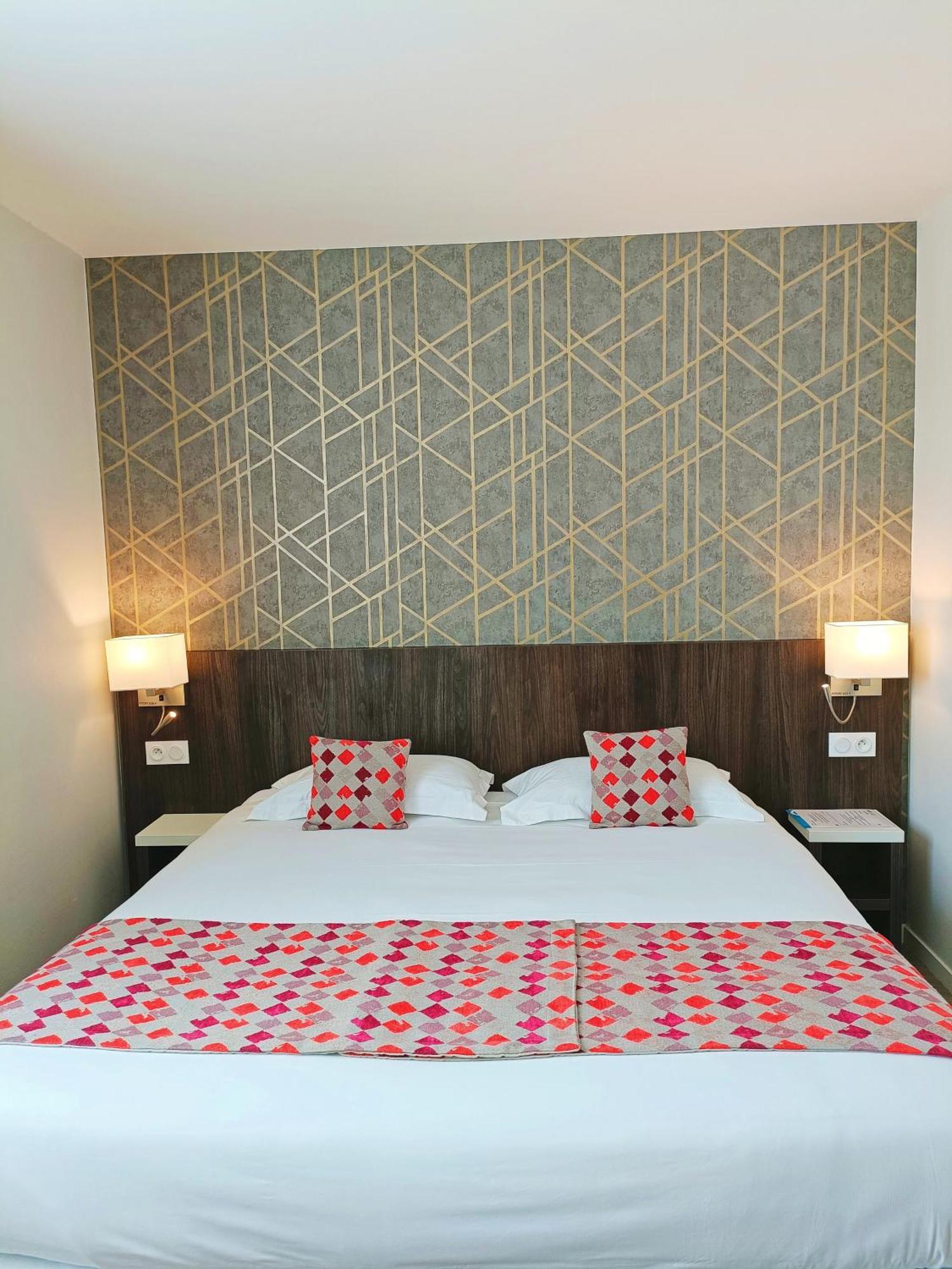 Brit Hotel Ploermel - Hotel De L'Hippodrome 外观 照片