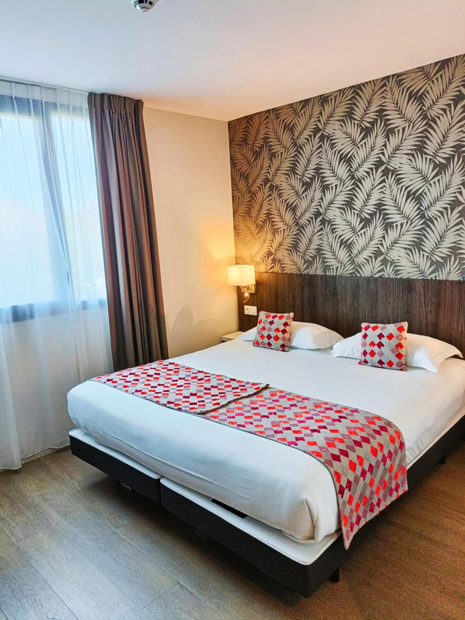 Brit Hotel Ploermel - Hotel De L'Hippodrome 外观 照片
