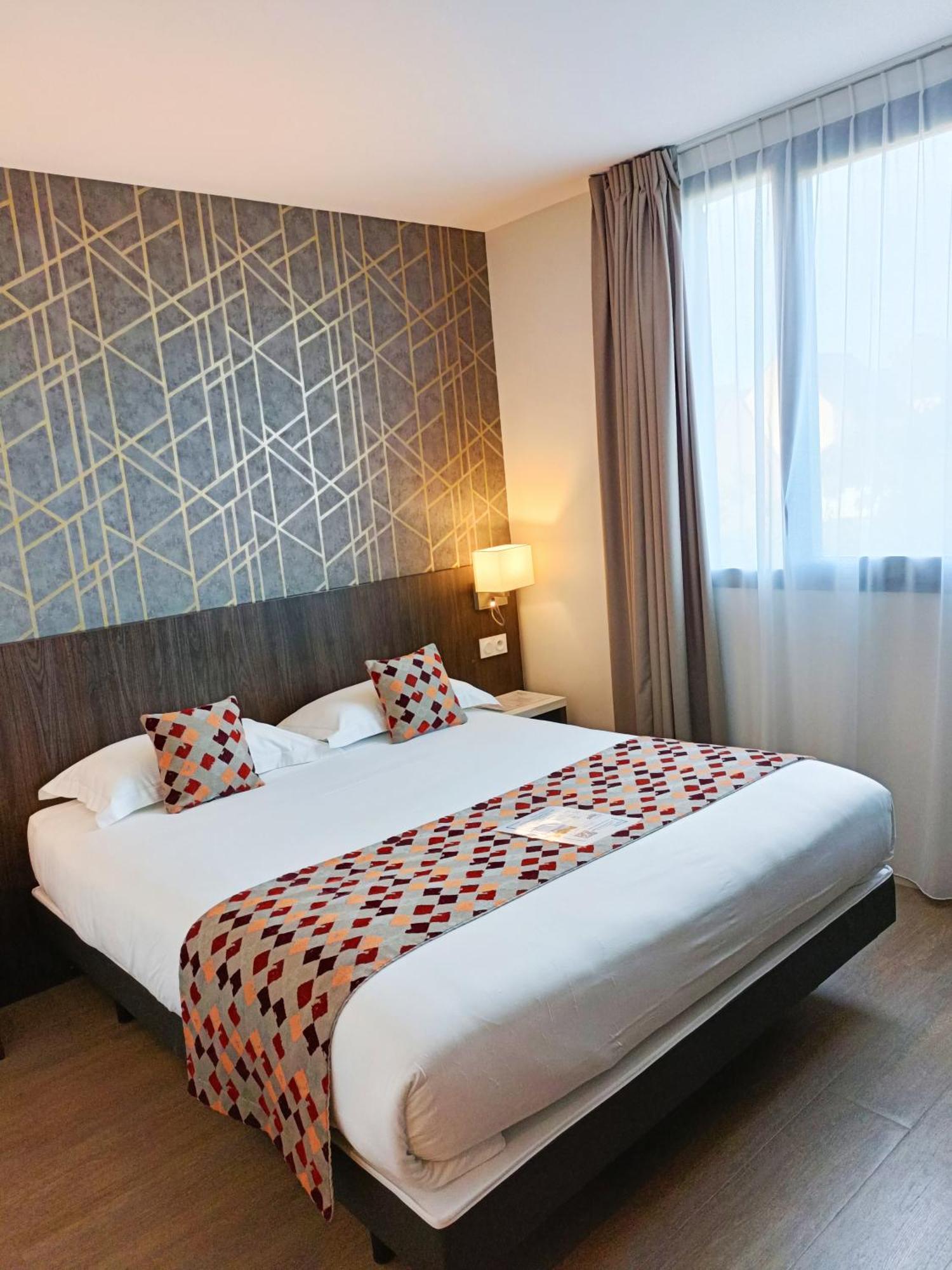 Brit Hotel Ploermel - Hotel De L'Hippodrome 外观 照片