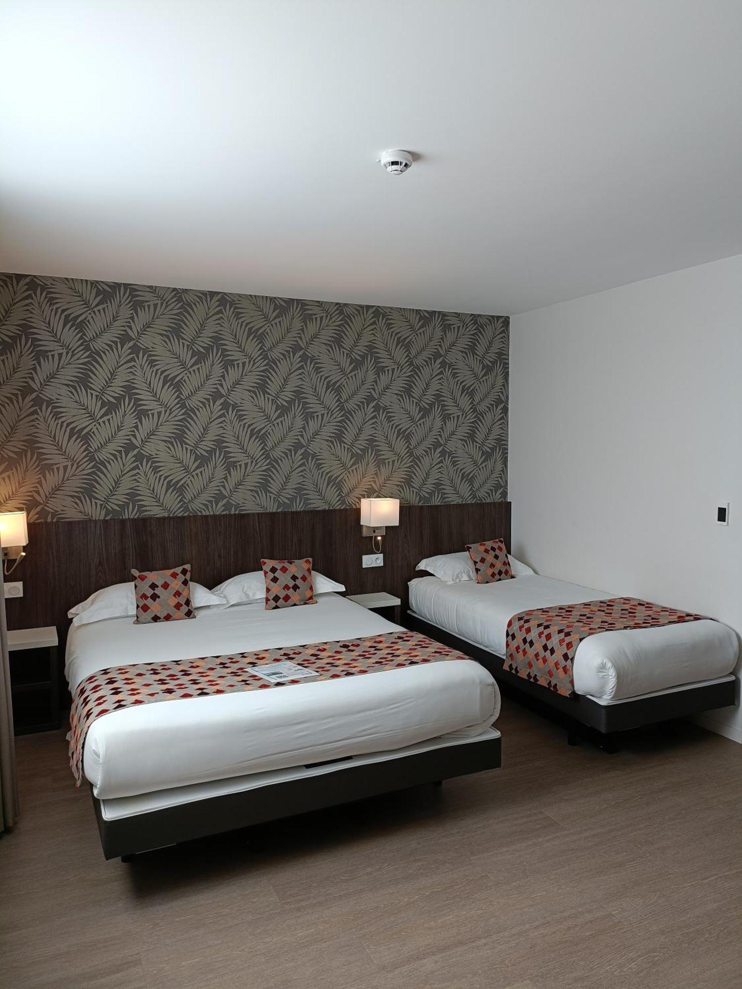 Brit Hotel Ploermel - Hotel De L'Hippodrome 外观 照片