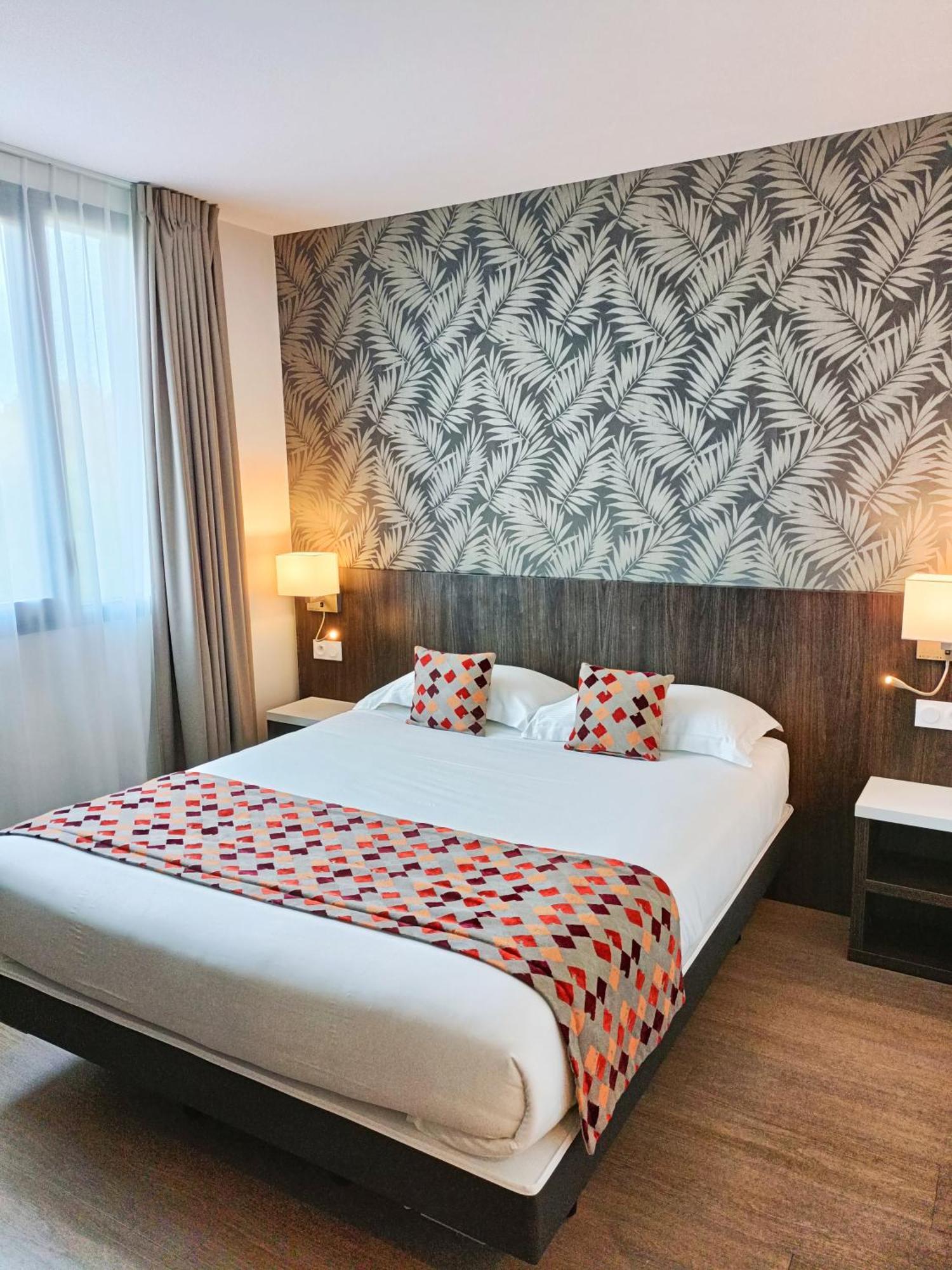 Brit Hotel Ploermel - Hotel De L'Hippodrome 外观 照片