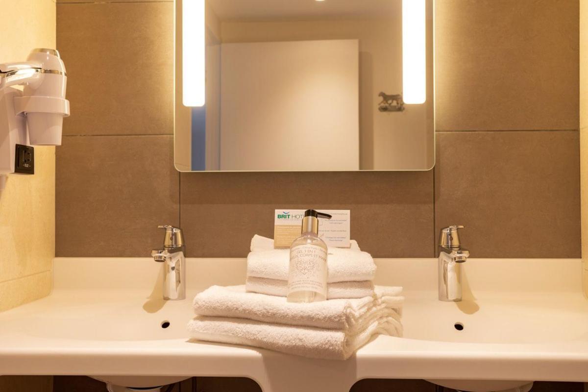 Brit Hotel Ploermel - Hotel De L'Hippodrome 外观 照片
