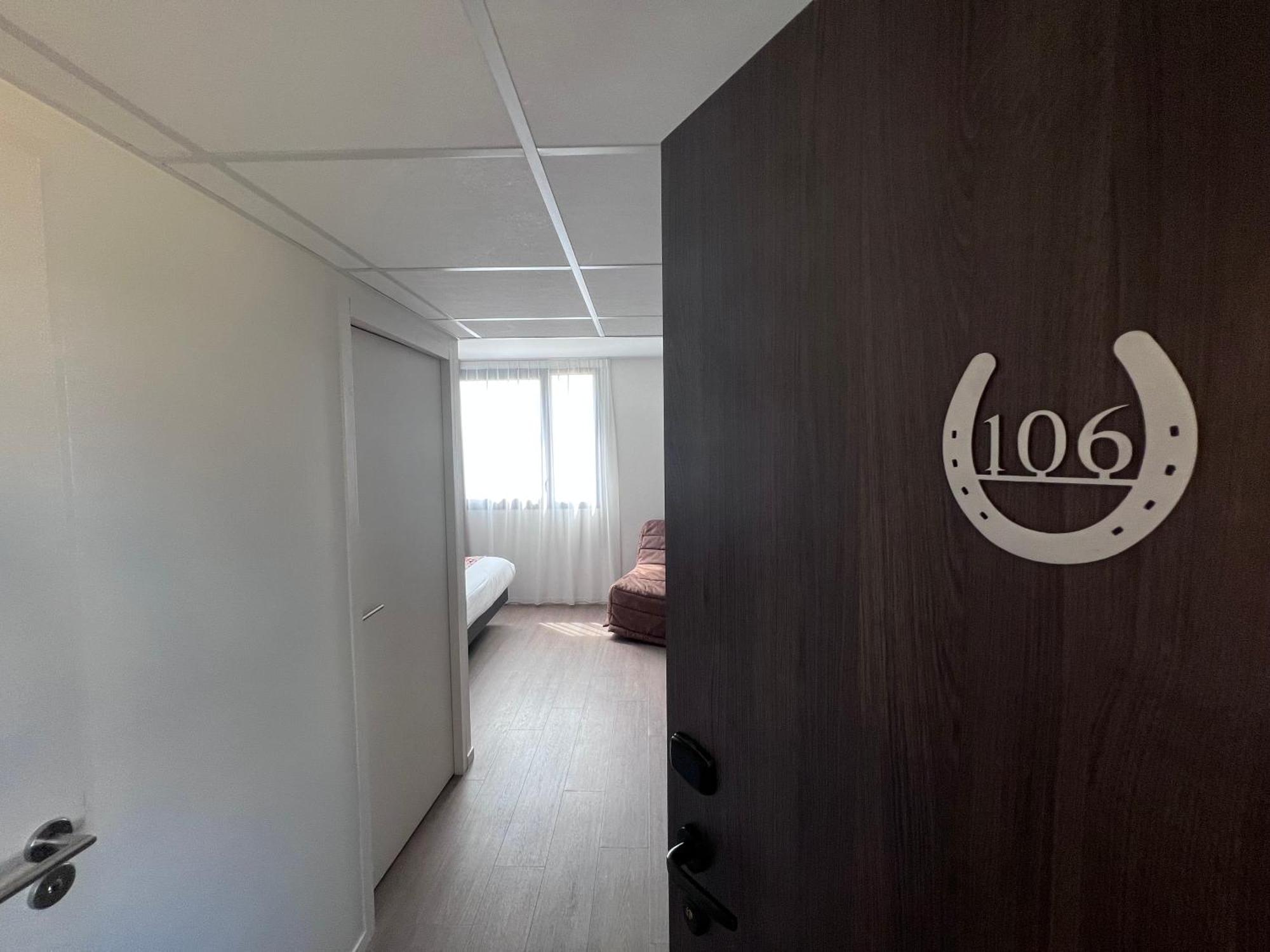 Brit Hotel Ploermel - Hotel De L'Hippodrome 外观 照片