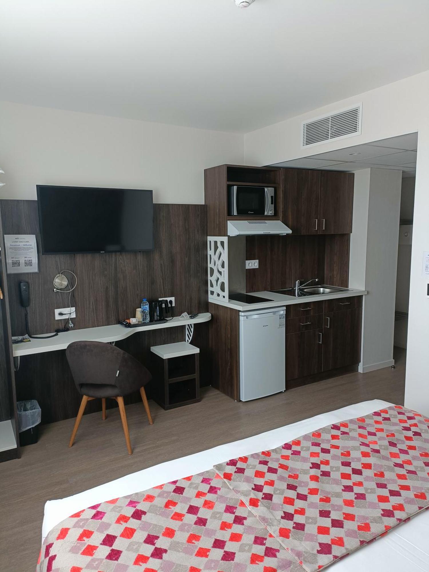 Brit Hotel Ploermel - Hotel De L'Hippodrome 外观 照片